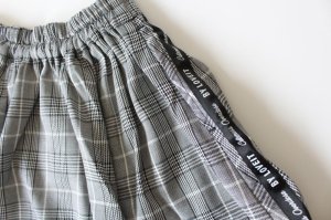 画像3: 30%off by LOVEiT  　サイドテープフレアスカート　80；ブラック (3)