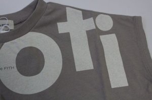 画像2: 40%off 2022春夏　quoti use fith      ベーシックテンジク　ロゴPT　S/SデザインTシャツ　3；グレー (2)