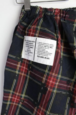 画像3: 50%off 　DENIMDUNGAREE　  ギャバチェックPT フラワー イージー　SPN　ヒザ上丈　2；黒　　サイズ；150 (3)