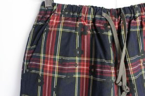 画像2: 50%off 　DENIMDUNGAREE　  ギャバチェックPT フラワー イージー　SPN　ヒザ上丈　2；黒　　サイズ；150 (2)