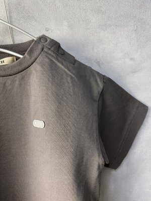 画像2: 40%off 2025春夏 FITH   サラサラテンジク バックロゴ Tシャツ  17;チャコール (2)