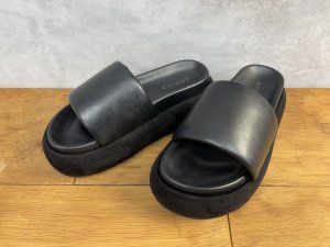 画像1: 2025SS   　gomme　　バレルソールサンダル　３；黒　 (1)
