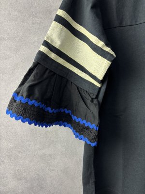 画像2: 40%off 2025春夏 　GTH　	 	 カラフルテープツカイ フレアスリーブ TEE　　2；黒 (2)