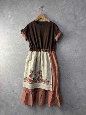 画像1: 2025春夏 　GTH　	  エプロン レイヤードフウ Tシャツ ドッキングOP　　7；茶 (1)