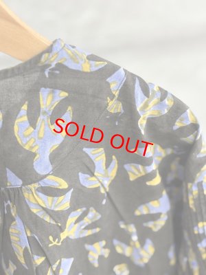 画像3: 30%off A VIEW FROM HERE　 BLOCK PRINT SMOCKING BLOUSES　　BLACK (3)