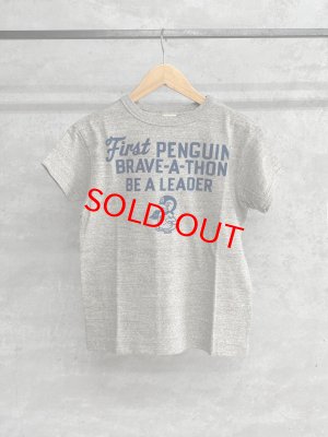 画像1: 2025春夏　DENIMDUNGAREE　トンプキンテンジク 1ST PENGUIN TEE　　3；グレー (1)