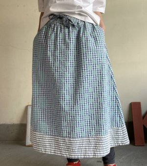 画像1: 2025   快晴堂　裾切り替えスカート Girl's インディゴサッカーに水玉    c/# 2 コーラルブルーの水玉   サイズ:F　 (1)