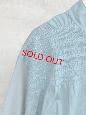 画像2: grin B天竺スモッキング刺繍プルオーバー  420;ブルー (2)