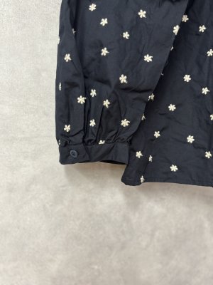 画像3: NATURAL LAUNDRY 　 オハナ刺繍ギャザーシャツ　　484:ネイビー　　サイズ2 (3)