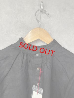 画像4: YARRA 　リネン100フリルカラー2WAYブラウス　　99；ブラック　　FREE (4)