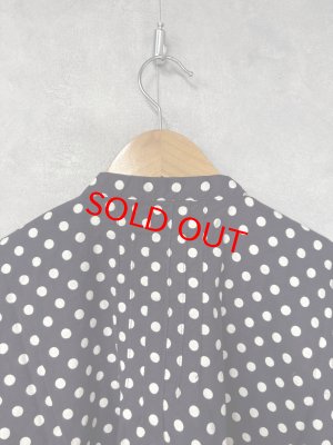 画像5: 2025   快晴堂　　　抜染水玉 スタンド背タックシャツ　　1；ネイビーに白水玉　　サイズ；F (5)