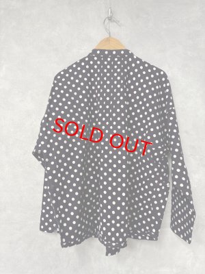 画像6: 2025   快晴堂　　　抜染水玉 スタンド背タックシャツ　　1；ネイビーに白水玉　　サイズ；F (6)