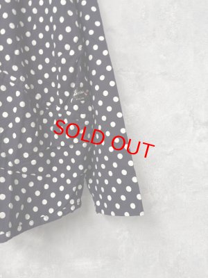 画像2: 2025   快晴堂　　　抜染水玉 スタンド背タックシャツ　　1；ネイビーに白水玉　　サイズ；F (2)