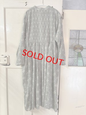 画像4: YARRA　INDIAプリントピンタックワンピース　83；グレージュ　　FREE (4)