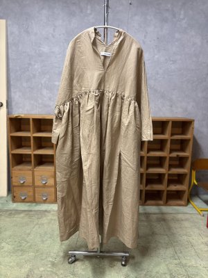 画像1: Veritecoeur　ワンピース　　　BEIGE　サイズ；FREE    (1)