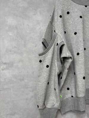 画像2: 2025AW   フランキーグロウ　　DOTS DEFORMED SLEENES SWEATSHIRT　　カラー；GRAY-BLACK DOTS (2)