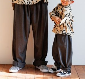 画像2: MakeYourDay　　無地タックバルーンパンツ　(ジュニアサイズ)　　カラー；チャコール (2)