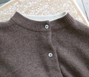 画像2: YARRA 　ラムウール配色ニットカーディガン　　63；モカ　　FREE (2)