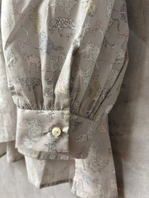 画像3: LILOU+LILY　　 LIBERTY TANA LAWN SHIRTS 〈CAT〉  グレー　　サイズ；38 (3)