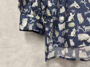 画像2: LILOU+LILY　　 LIBERTY TANA LAWN SHIRTS 〈CAT〉  ネイビー　　サイズ；38 (2)