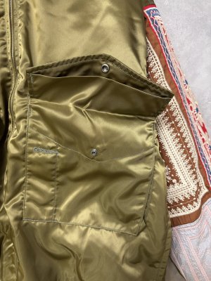 画像5: 2025秋冬　MARET(マレ)  ミリタリー刺繍袖ドッキングジャケット　　9；カーキ (5)