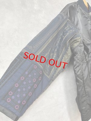 画像2: 2025秋冬　MARET(マレ)  ミリタリー刺繍袖ドッキングジャケット　　2；黒 (2)