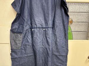 画像4: 2026   快晴堂　　後ろポケWideワンピース     1；インディゴデニム　サイズ；F (4)