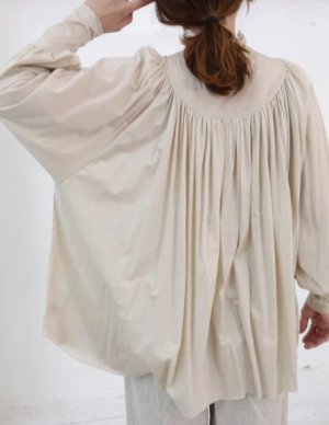 画像2: douxbleu　タートルギャザーブラウス　  20；ベージュ　サイズ；FREE (2)