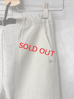 画像2: 2026春夏　FITH  　綿麻ドッキング　ジョガーロングパンツ　3；グレー (2)