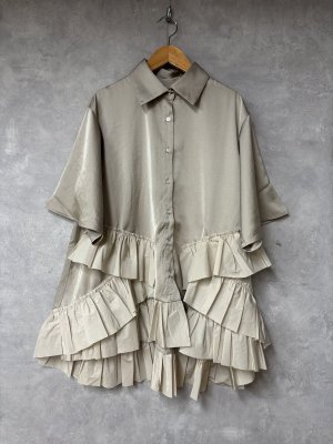 画像1: ??nunuforme 　 ボリュームフリルシャツ　　BEIGE (1)
