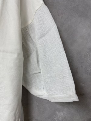 画像2: ヴァンブラン vent blanc　　40/2天竺*30/ウェービーボイルP/O　　OFF WHITE　サイズ；F　 (2)