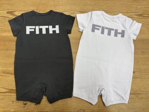 画像4: 2026春夏　FITH  　ベビーサラサラテンジクバッグロゴロンパース　　サイズ；BS（80） (4)