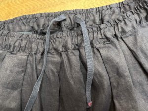 画像4: NATURAL LAUNDRY 　 40Lバレルタックワイドパンツ　　490；ネイビー　サイズ2 (4)