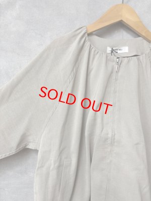 画像2: YARRA NEU　シアーノーカラーギャザーブルゾン　	 83_GREIGE　　サイズ；FREE (2)