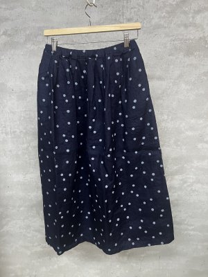 画像1: NATURAL LAUNDRY 　リネンDタックスカート　　484；ネイビー　　サイズ2 (1)