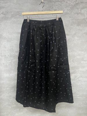 画像1: NATURAL LAUNDRY 　リネンDタックスカート　　994；ブラック　　サイズ2 (1)