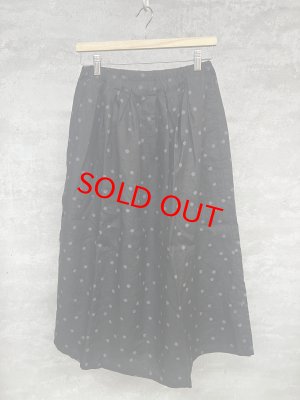 画像1: NATURAL LAUNDRY 　リネンDタックスカート　　994；ブラック　　サイズ2 (1)