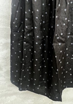 画像2: NATURAL LAUNDRY 　リネンDタックスカート　　994；ブラック　　サイズ2 (2)