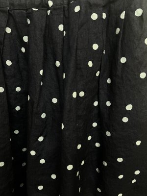 画像2: NATURAL LAUNDRY 　リネンDタックスカート　　484；ネイビー　　サイズ2 (2)