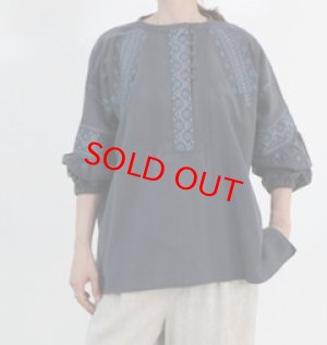 画像1: douxbleu　C/L クロスステッチ刺繍ブラウス　85；チャコール　サイズ；FREE (1)