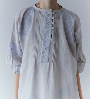 画像1: douxbleu　C/L クロスステッチ刺繍ブラウス　81；ライトグレー　サイズ；FREE (1)