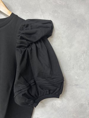 画像2: 2026春夏 フランキーグロウ　WING SHOULDER FRILL TEE  　カラー；BLACK　　(おとなサイズ) (2)