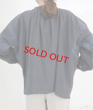 画像4: douxbleu　C/L クロスステッチ刺繍ブラウス　85；チャコール　サイズ；FREE (4)