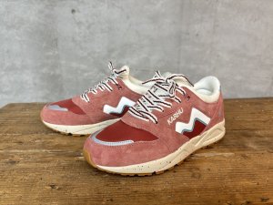 画像1: KARHU カルフ スニーカー    Karhu ARIA  95 　　カラー；LIGHT MAHOGANY / WHITE  (1)