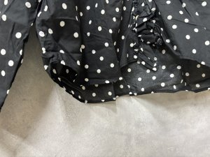 画像4: ヴァンブラン vent blanc　　80ローンランダムポルカドットフリルシャツ　　BLACK　　サイズ；F　 (4)