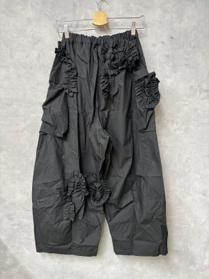 画像4: 2026春夏 フランキーグロウ　VARIOUS FRILL PANTS　カラー；BLACK　(おとなサイズ) (4)