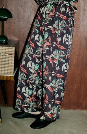 画像1: douxbleu　フラワーインドプリントパンツ　　99；ブラック　サイズ；FREE (1)