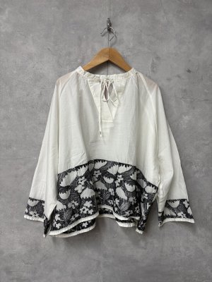 画像1: YARRA 　INDIAハイカウント刺繍ブラウス　97；ホワイト*ブラック　　FREE (1)