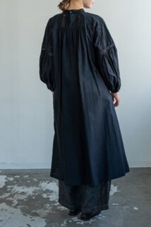画像2: YARRA 　INDIAハイカウント刺繍ワンピース　　99；ブラック　　FREE (2)