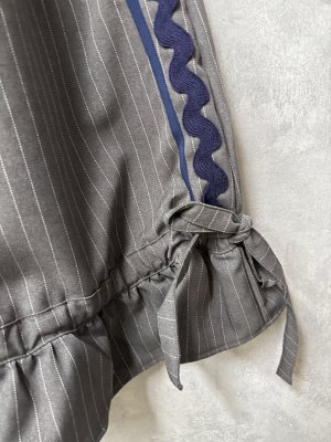 画像3: 2026春夏 フランキーグロウ　TWILL STRIPE SIDE LINE FRILL CULOTTES　カラー；GRAY　　(おとなサイズ) (3)